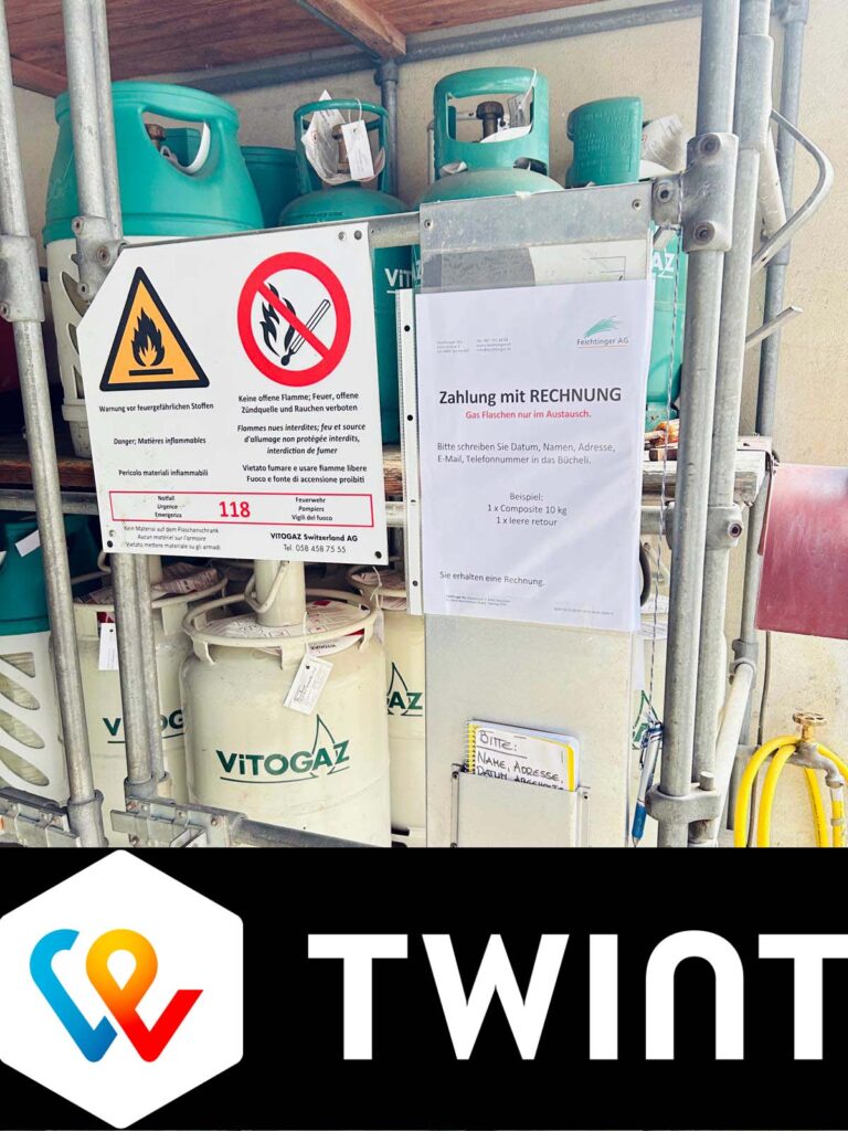 Twint, Vitogaz PGP 33 kg, Gasflasche, Gasflasche Vitogaz PK 5.0 kg, Gasflasche Vitogaz PN 10.5 kg, Gasflasche Vitogaz PNSH 10.5 kg, Gasflasche ESSO Composite PL 7.5 kg, Gasflasche ESSO Composite PLN 10 kg, Propangasflaschen, Propangas, Energiequelle, Gasgrill, Herd, Strahlungsheizungen, Warmluftgebläse, Brenner, Flaschenmiete, Flaschenautomat, Sennwald, Austausch, Garantiekarte, Retourgabe, Leihflasche, Propan, Vitogaz, Feichtinger, Feichtinger AG, Mavog, Mavog Connection, Serotoninquelle, Mai Thai, MaiThai, Mai Tai, Schlafprobleme, Kollagen, Kollagenbildung, Arzneipflanze Bockshornklee, Dank, Pflanzliches Eiweiss, Körper, Geist, Entgiftung, Mavog, Mavog Connection, Entschlackung mit Kräutern, Entschlackung, Energie, Energiestoffwechsel, Stress, Stressbewältigung, Anregung des Kreislaufs, Beta-Carotin & Flavonoide, Blutfluss, Blutzuckerspiegel ausgleichen, Darmflora, Darmfreundliche Ballaststoffe, Eiweissverdauung, Energiestoffwechsel, Entgiftend & entschlackend, Erholsamer Schlaf, Gesunde Haut, Hautregeneration, Hormonelle Balance, Immunsystem, Innere Anspannung, Kalium & Magnesium in natürlicher Form, Kalium, Magnesium, Kollagenbildung, Körpereigene Entgiftung, Leberfunktion, Linderung innerer Entzündungen, Menstruationsbeschwerden, Mentale Leistungsfähigkeit, Natürliche Vitalstoffe, Nervosität , Oxidativer Stress, Reizdarm-Symptome, Saponinen & Flavonoiden, Säure-Basen-Haushalt, Sehkraft, Stoffwechsel, Stressbedingte Kopfschmerzen, Tryptophan – die natürliche Serotoninquelle, Tryptophan, Unterstützung der Herzfunktion, Herzfunktion, Verdauung und Blähungen, Zellgesundheit, Katzenbart, Thailändisches Pfefferblatt, Kletterbaum, Fabaceae, Sappanholzbaum, Sandsegge, Anaxagorea, Birke, Kletterliane. Honig der Schwarzen Biene ohne Stachel, strauchartige Krautart, Entzündungen, Rheuma, Tennisarm, Gliederschmerzen, Hautbild, Schuppenflechte, Heuschnupfen, Migräne, Mai Thai, Kräuter, Kräutermischung, Kräutermischungen, Vitamin B, Vitamin E, Vitamin C, Cholin, thailändische Kräutermischung, natürliche Zutaten, Kräuterpresslinge, Feichtinger, Feichtinger AG, Sennwald, Fichtenreizker, Chinesisches Spaltkörbchen, Kapstachelbeere, Papaya, Erdmandel, Netzannone, Birkensaft, Fäberdistel, Bockshornklee, Blutzuckerregulation